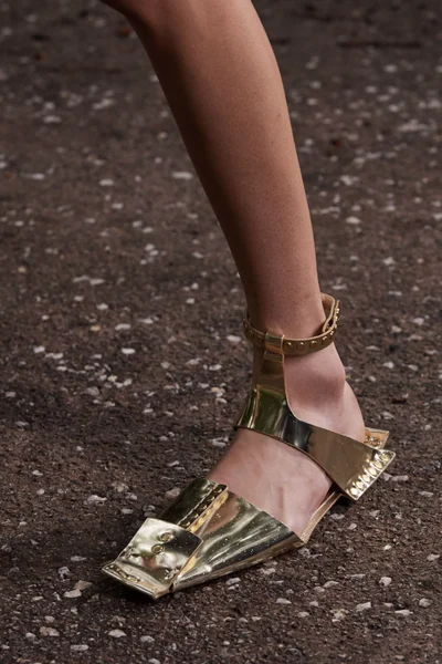 Look 200